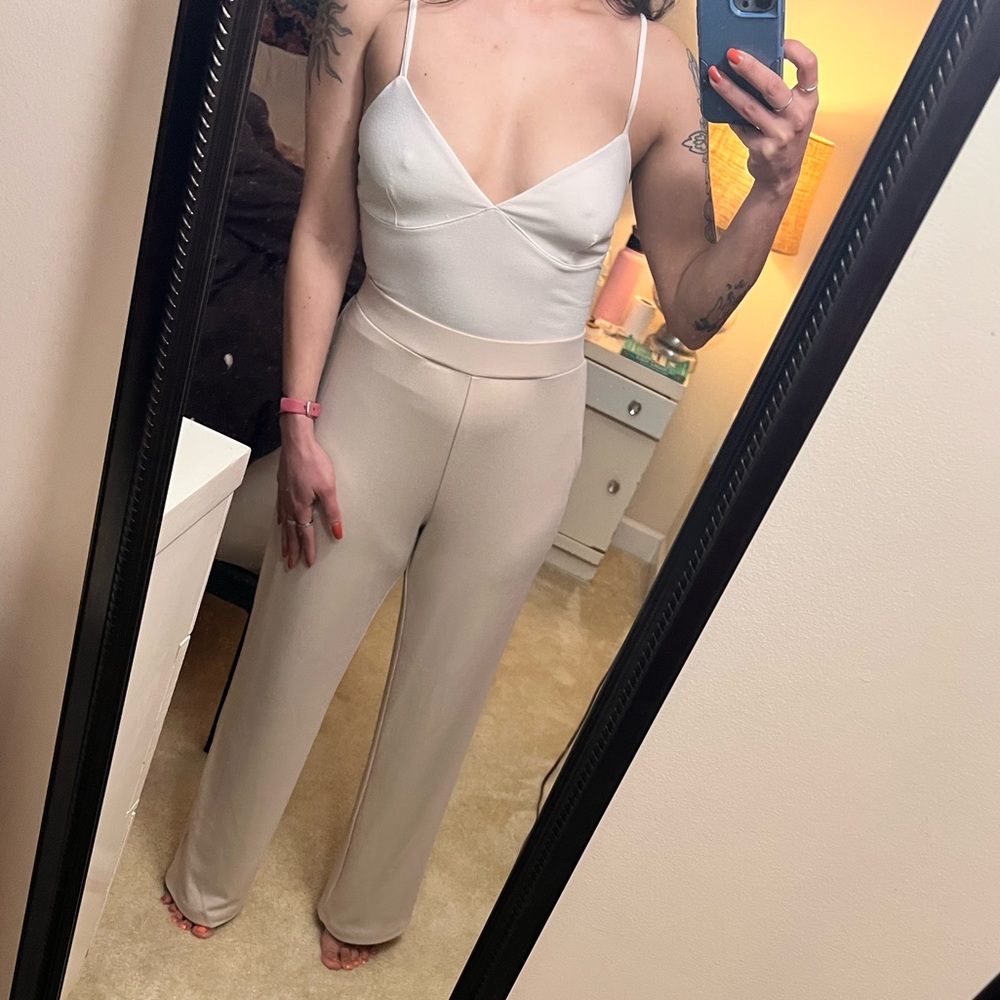 V-neck Cami Bodysuit - Picture 12 of 13